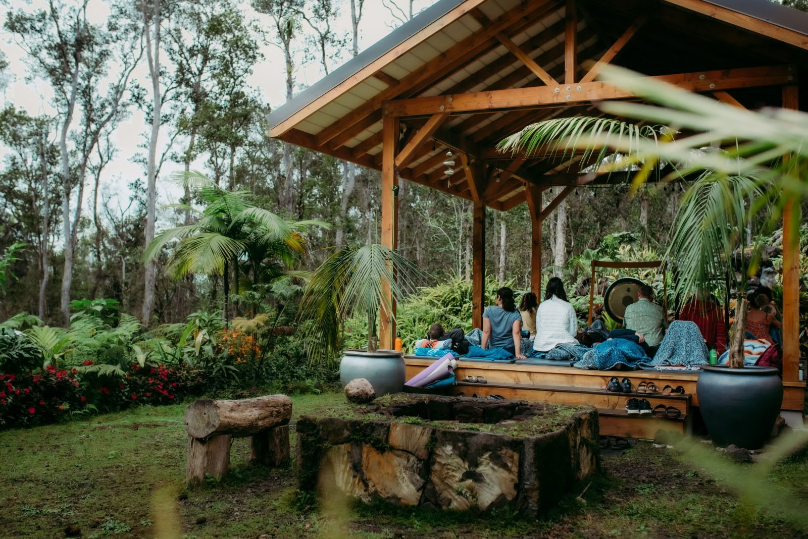 Neumond-Yoga, Herstellung von Kristallschmuck & Soundbath-Reise