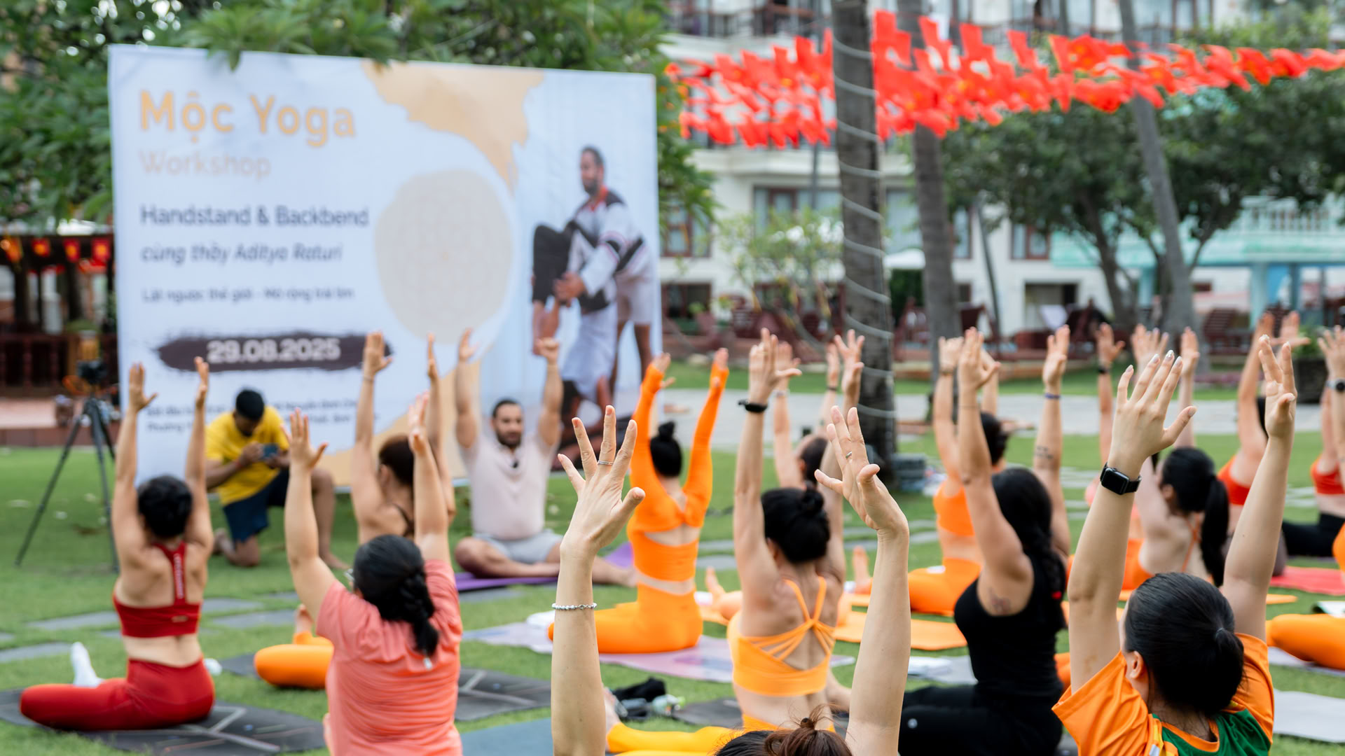 300-Stunden-Fortbildung für fortgeschrittene Yogalehrerinnen und Yogalehrer