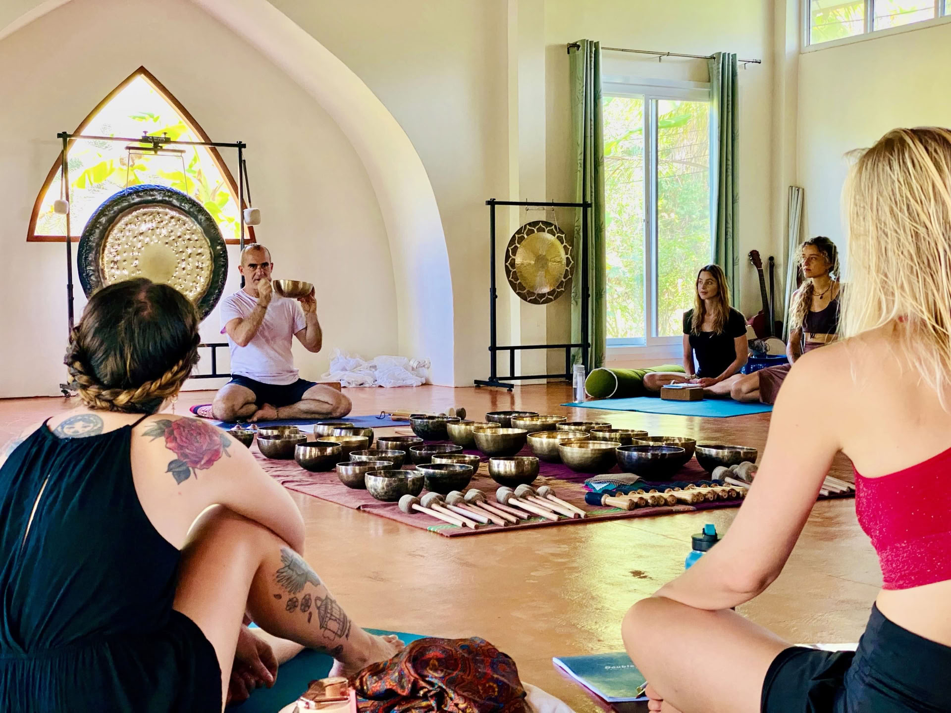 200-Stunden-Holistisches Yoga- und Klangtherapie-Lehrertraining
