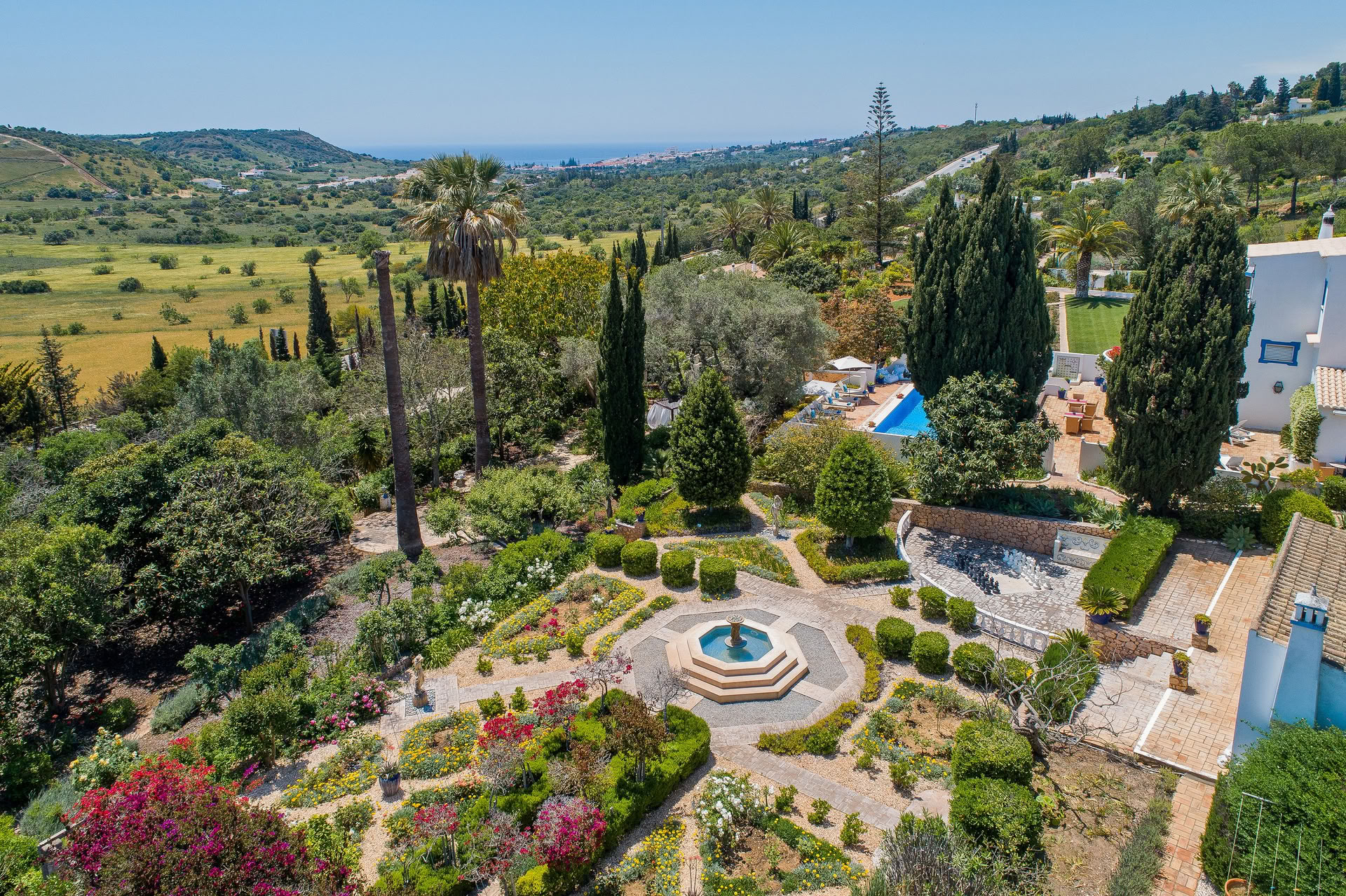 „Das Empowered Retreat: Abenteuer & Wellness in Portugal“