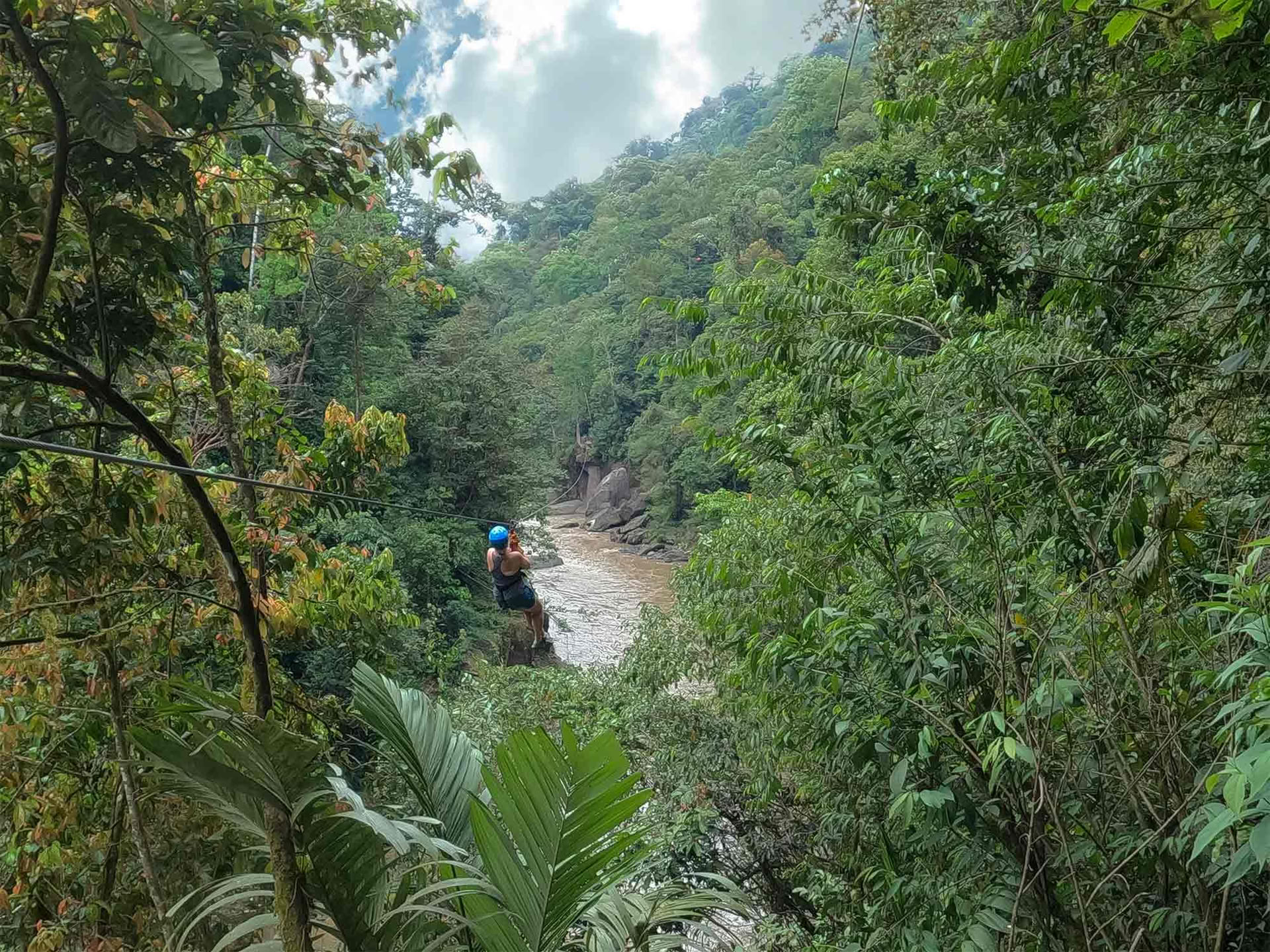 Ziplining auf dem Pacuare-Fluss