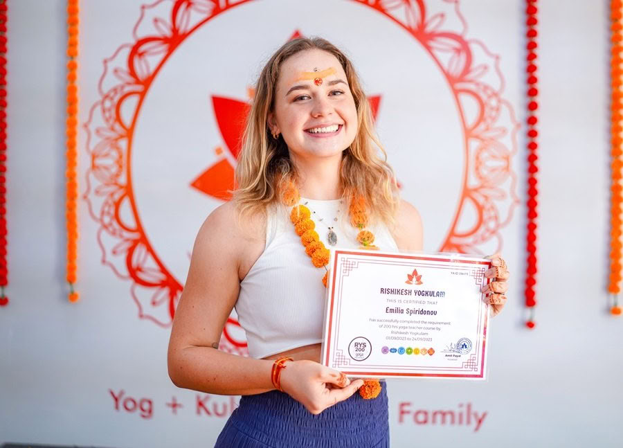 200-Stunden-YTTC + Pränatal-Yoga-Zertifizierung