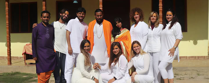 300-Stunden-Meditationslehrer-Ausbildung in Rishikesh