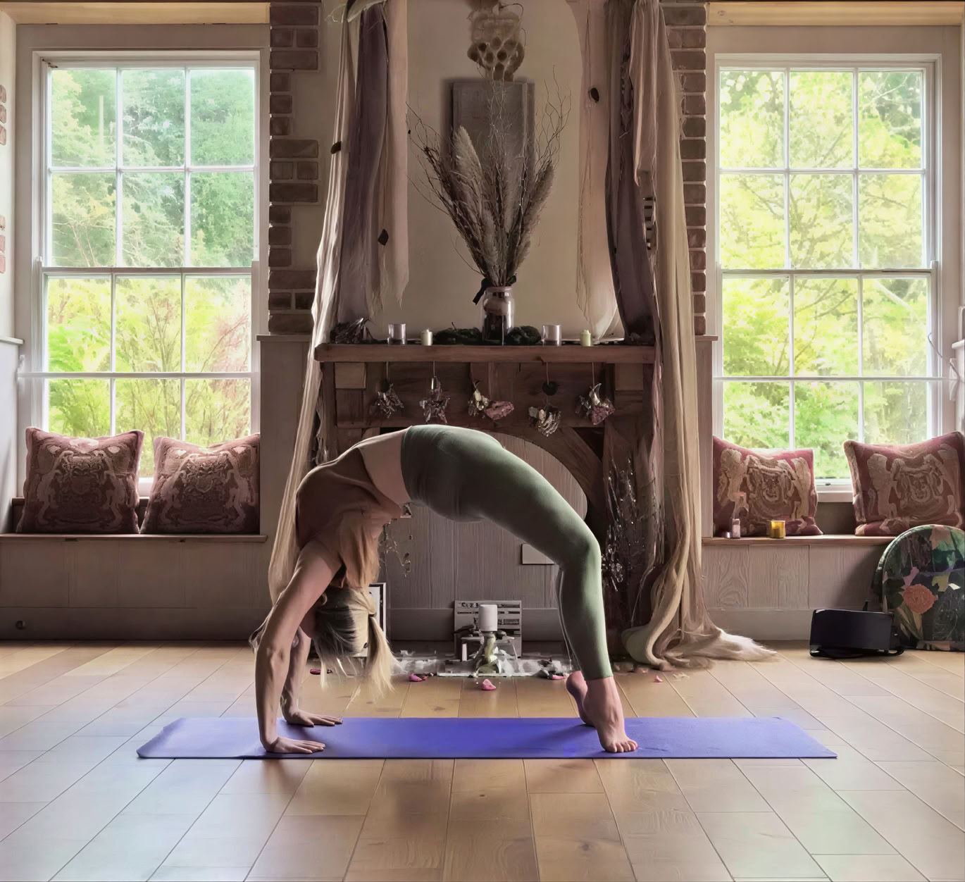 Ruhiges und erdendes Abendyoga mit Ginni