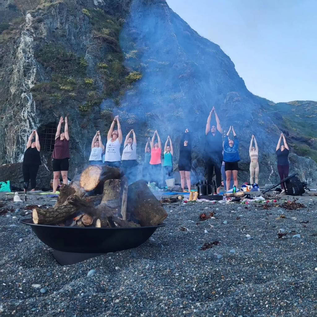 Ruhiges und erdendes Abendyoga mit Ginni