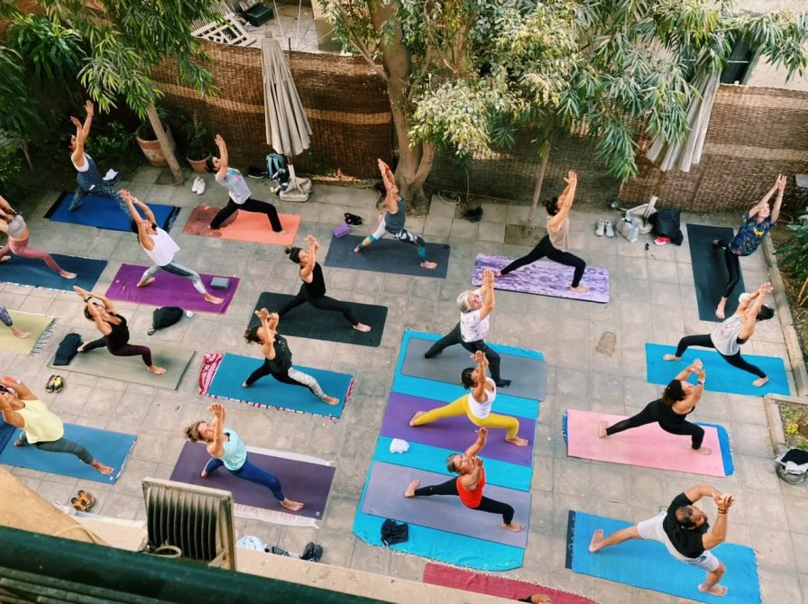 Tiefes Vinyasa-Yoga