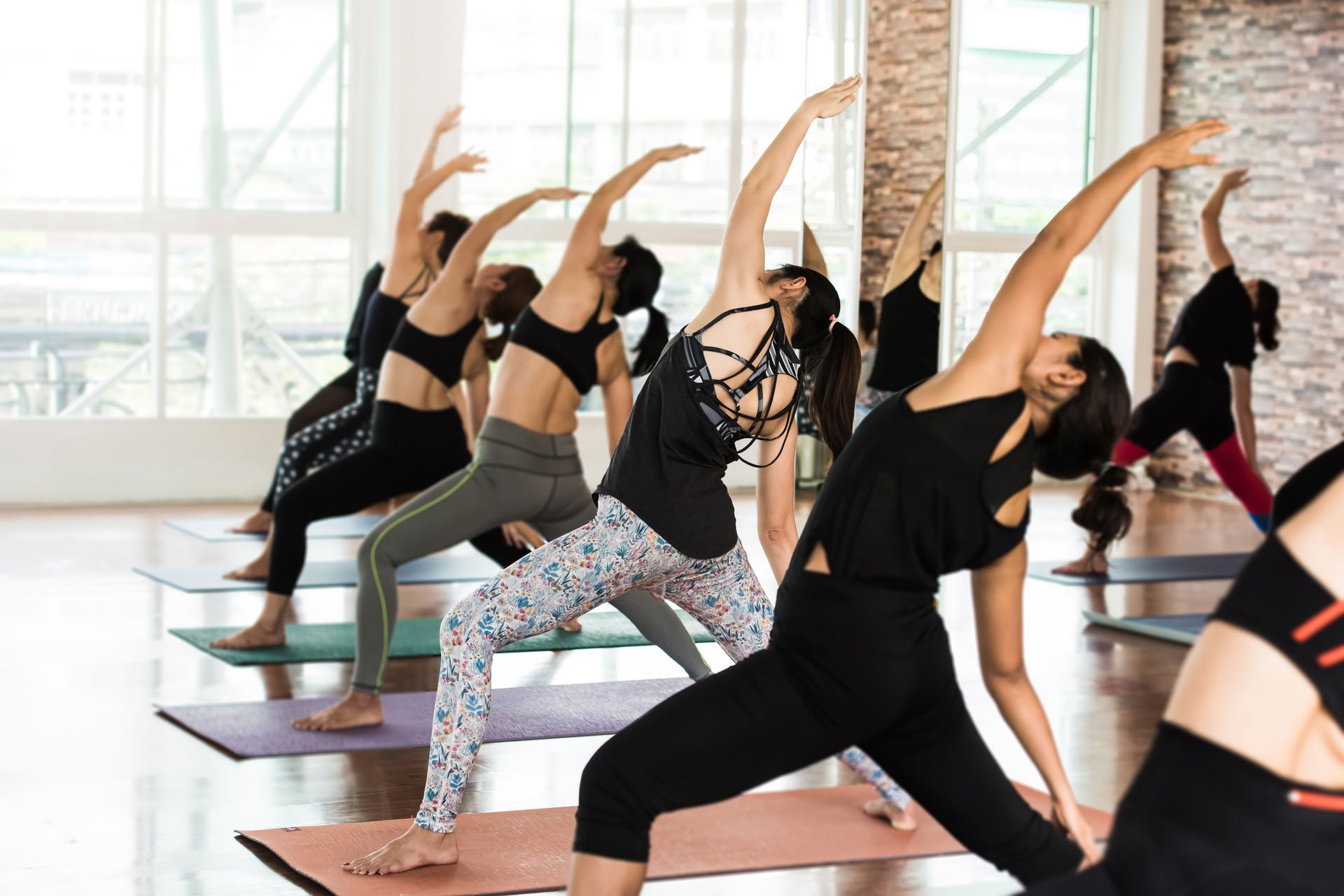Dienstags Yoga Flow (vor Ort) Gemischte Niveaus