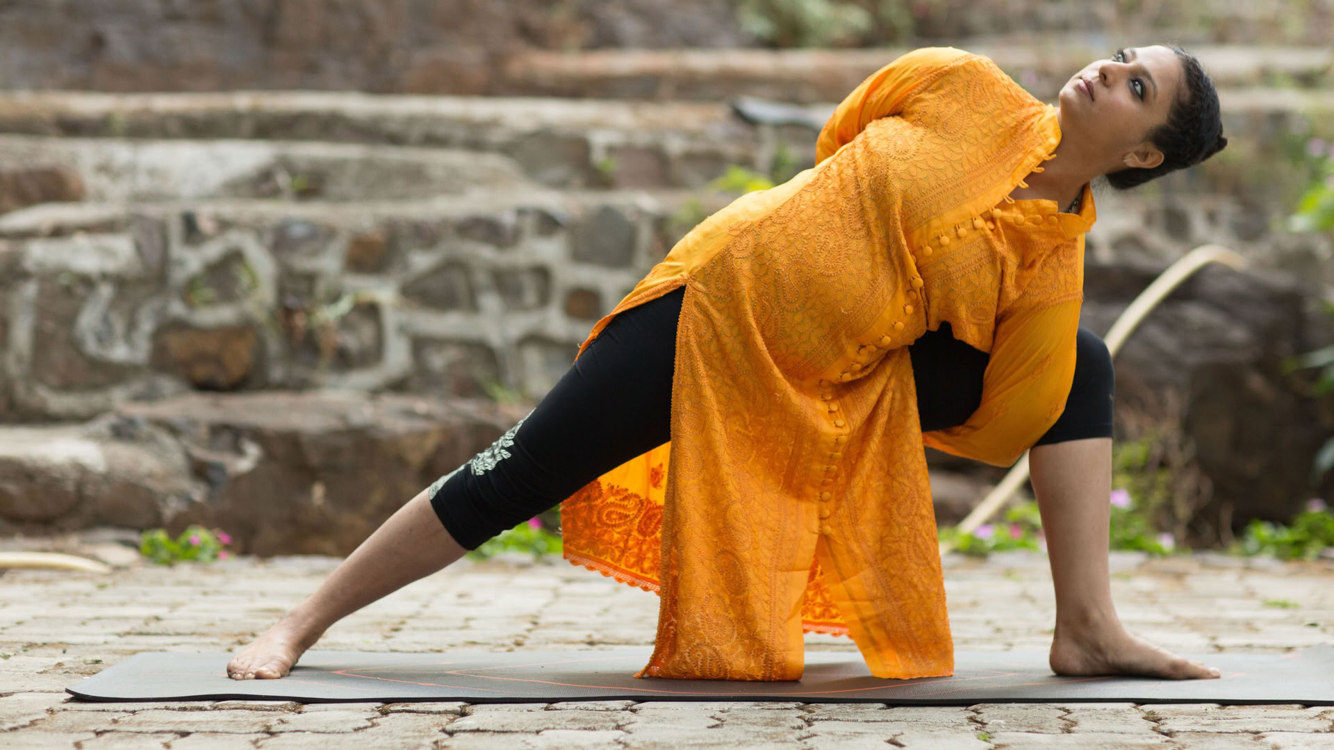 Samanta Duggal - Traditionelles Hatha-Yoga und Stressabbau