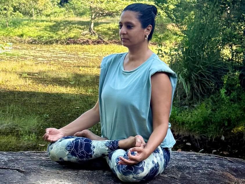 Samanta Duggal - Traditionelles Hatha-Yoga und Stressabbau