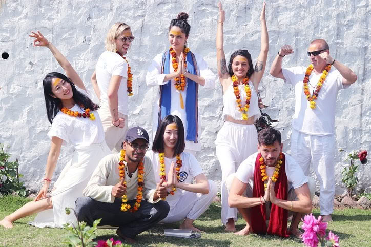 200-Stunden-Yogalehrerausbildung in Rishikesh – 1. Jan. bis 22. Jan. 2027