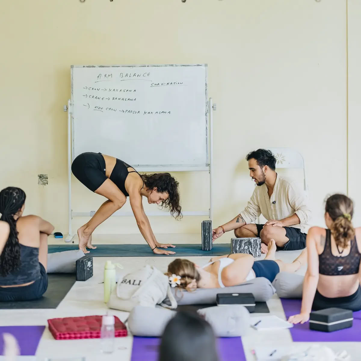 300-Stunden-Fortbildungskurs für fortgeschrittene Yogalehrer – 1. Juni bis 25. Juni 2026