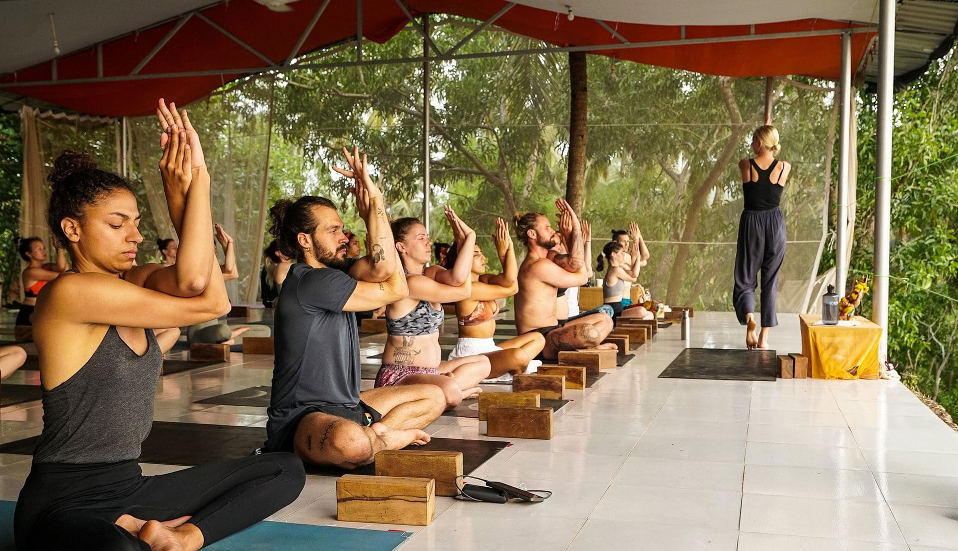 300-stündige fortgeschrittene Vinyasa-Flow-Yoga-Ausbildung – Indien