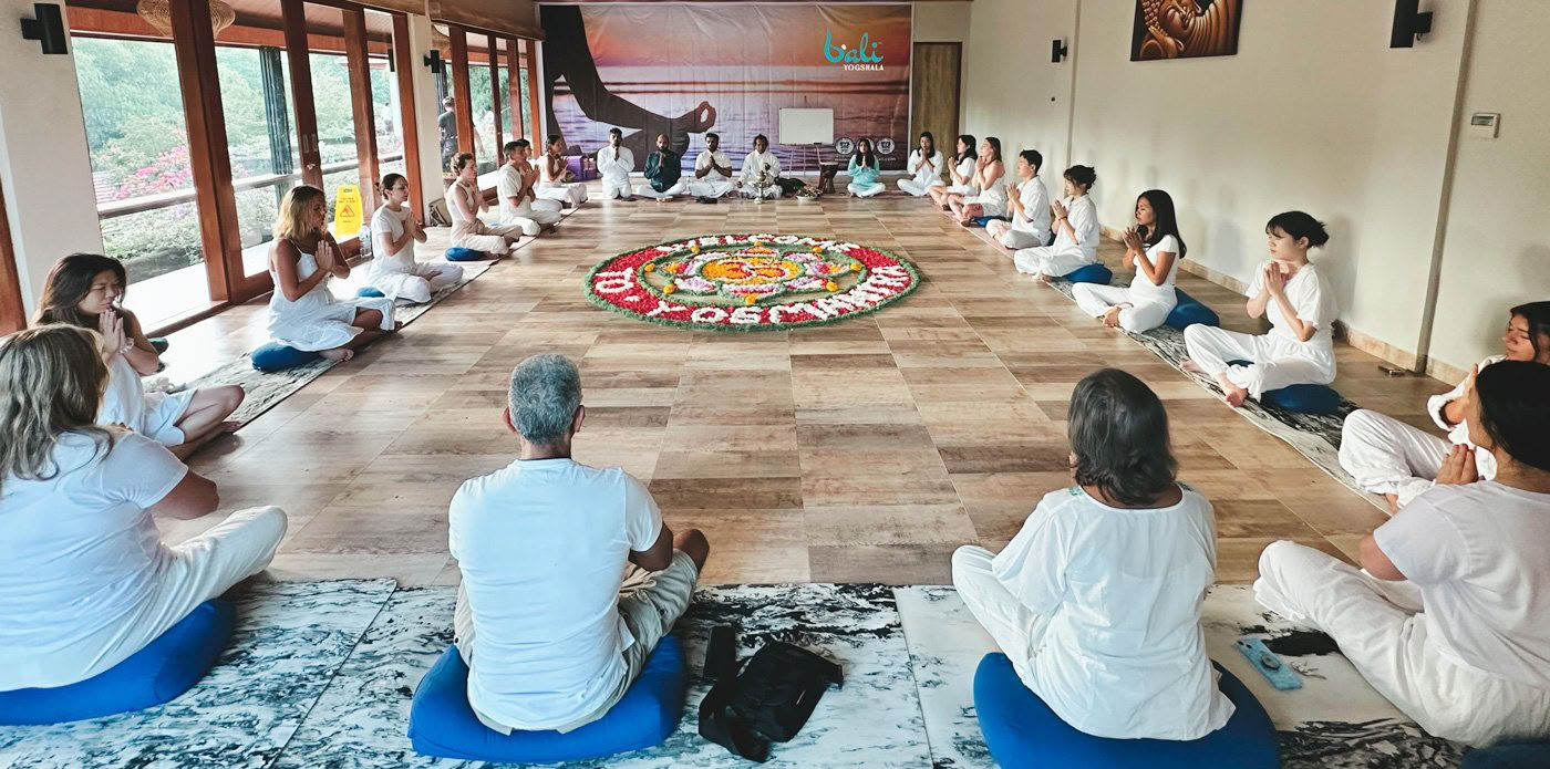 100-Stunden-Yogalehrer-Ausbildungskurs