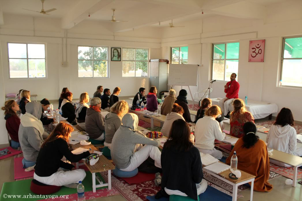 Schaffe dir eine solide Grundlage: 200-Stunden-Yoga-Zertifizierung in Indien 2026