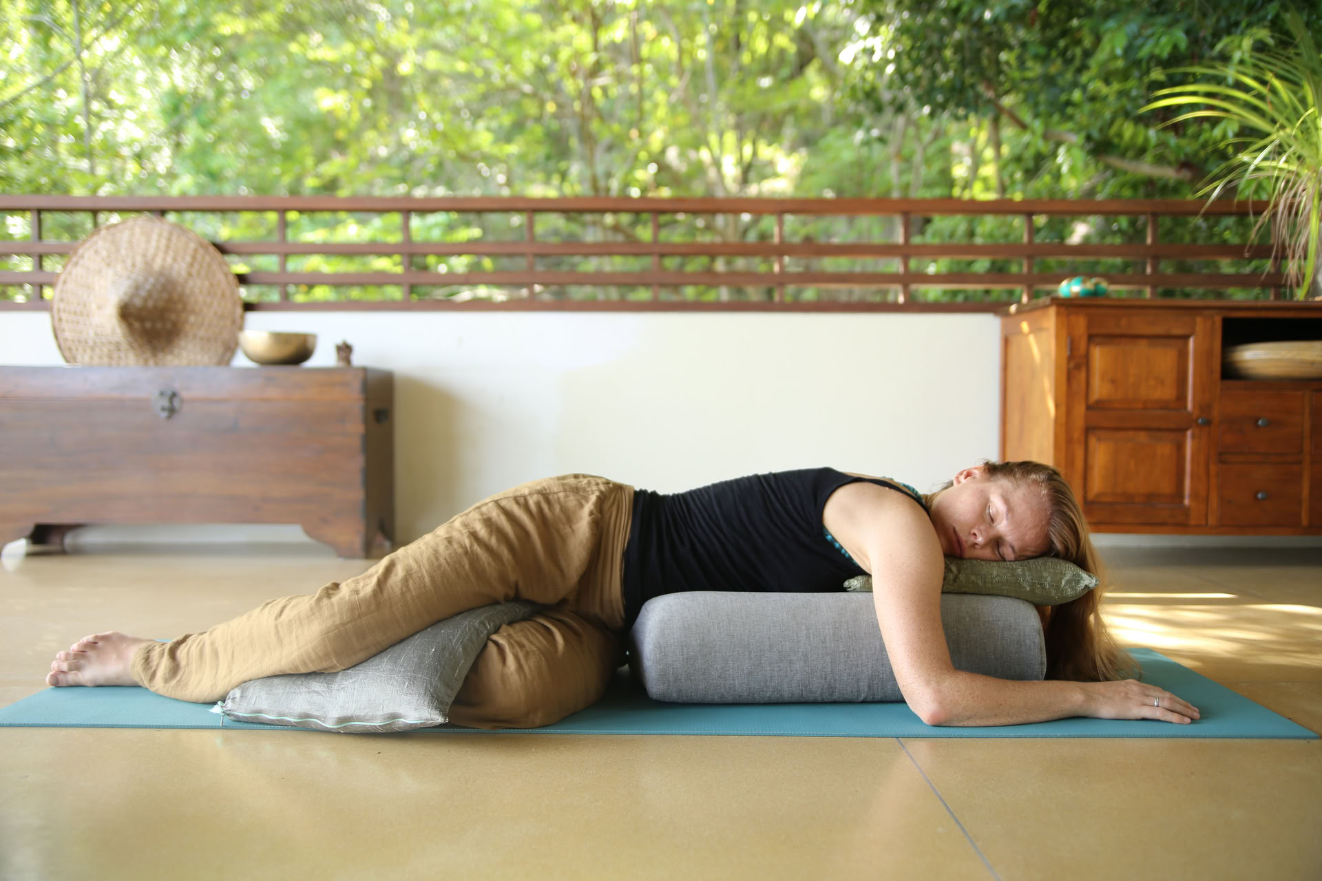 The Hearth – Ein Abend mit Restorative Yoga, Massage & Ruhe