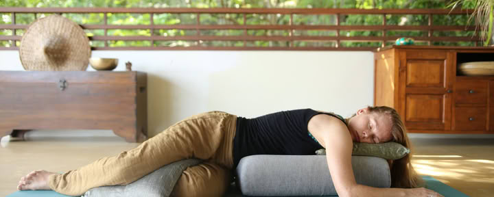 The Hearth – Ein Abend mit Restorative Yoga, Massage & Ruhe