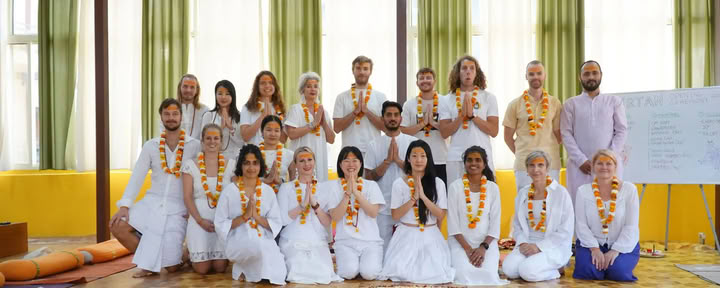 200-Stunden-Holistisches Yoga-Training