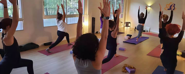 Sitzungen im Yoga-Zentrum Flow