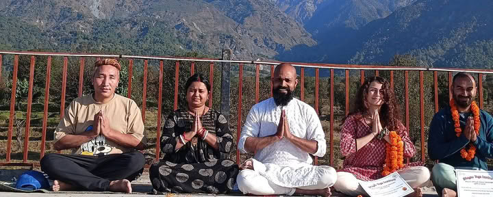 23-tägiger internationaler Yoga-Lehrer-Ausbildungskurs – 5. Sept. bis 27. Sept. 2026