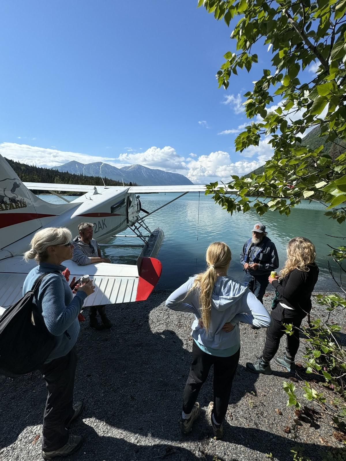 Goldwaschen und Gletscherflug