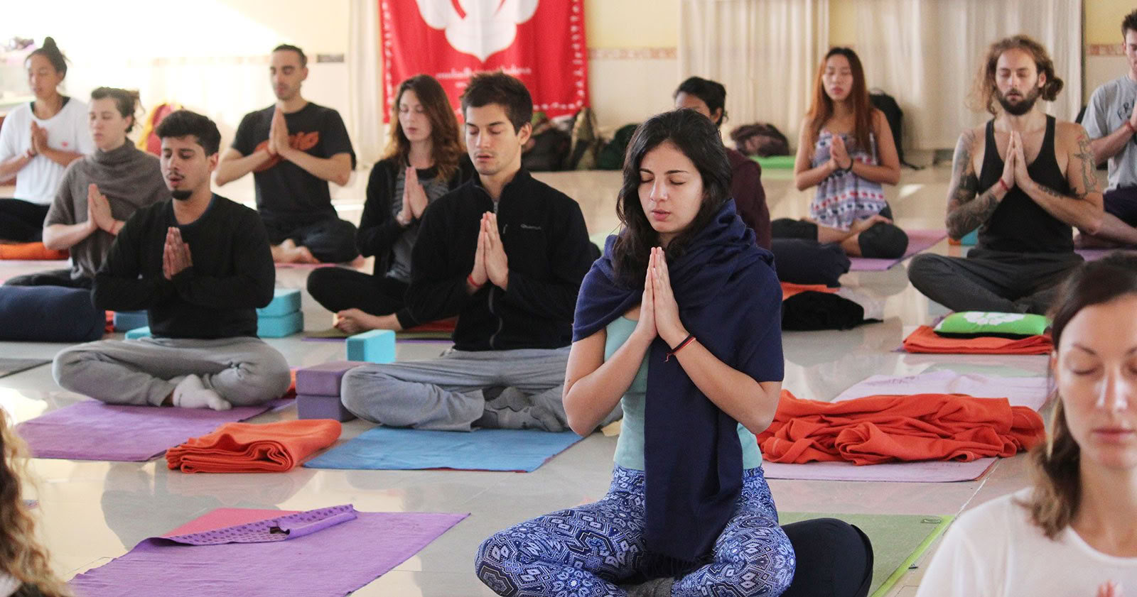 Rishikul Yogshala Rishikesh - Yogalehrerausbildung in Rishikesh, Indien