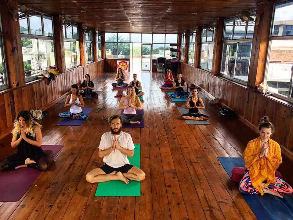 Rishikul Yogshala Rishikesh - Yogalehrerausbildung in Rishikesh, Indien