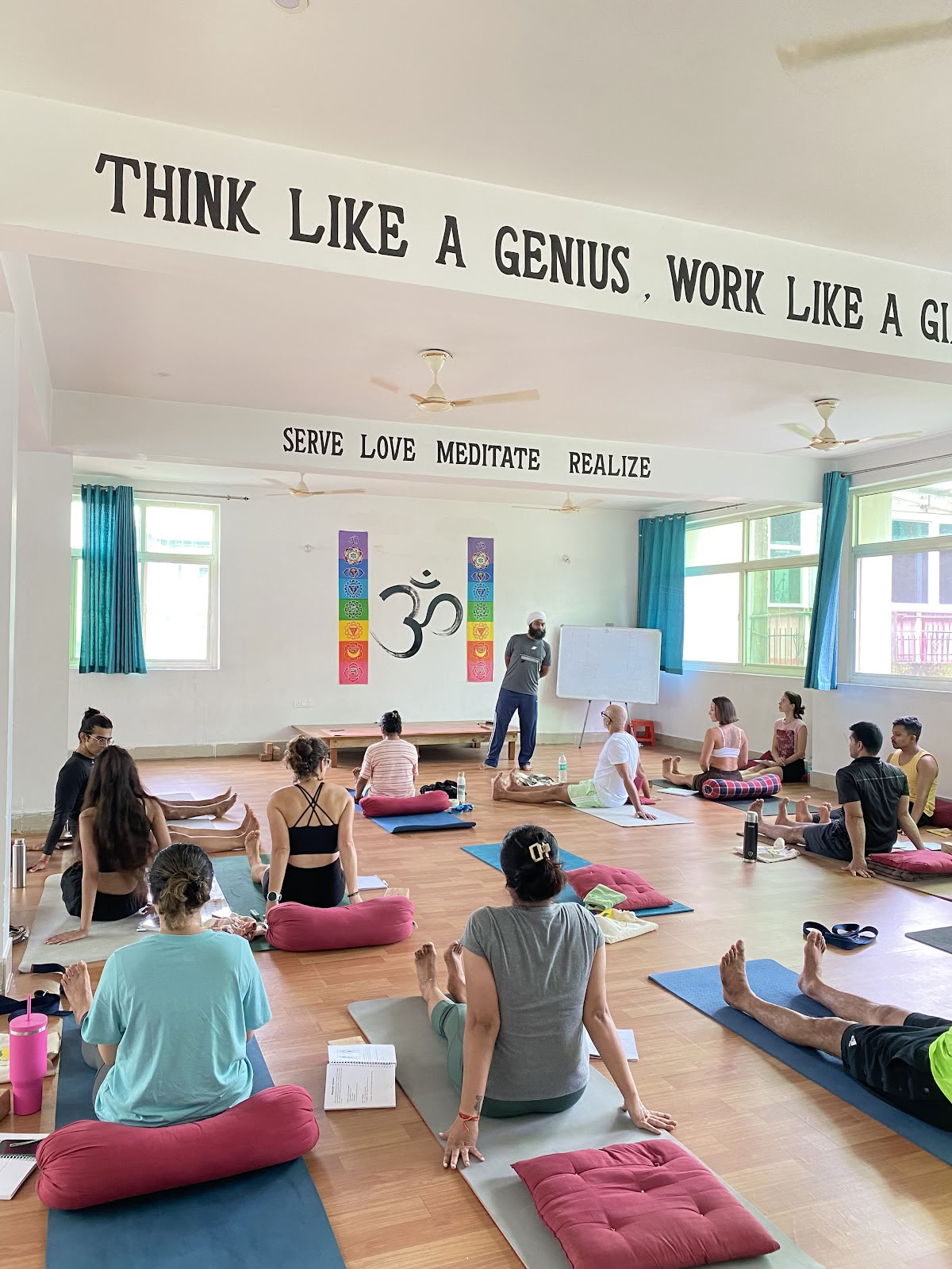 Rishikul Yogshala Rishikesh - Yogalehrerausbildung in Rishikesh, Indien