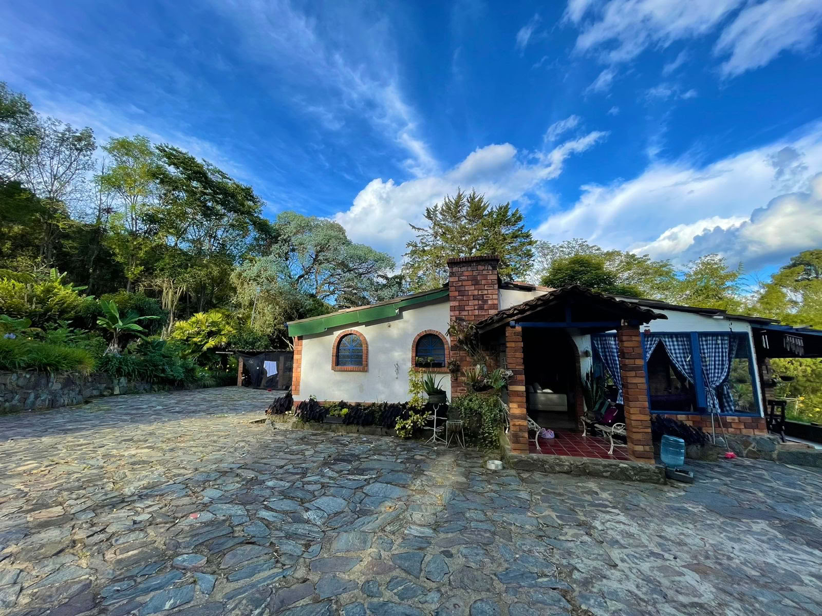 Harmonica Ayahuasca Retreat Colombia (früher Guacamayo)
