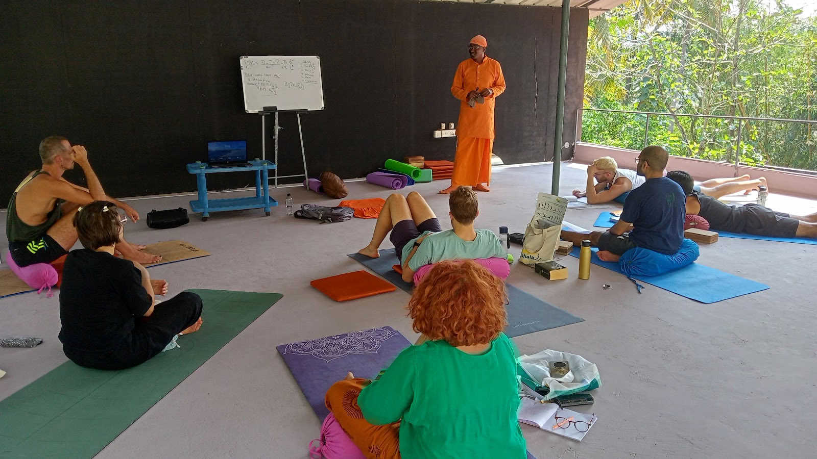Rishikul Yogshala - Yoga-Lehrer-Ausbildung in Kerala