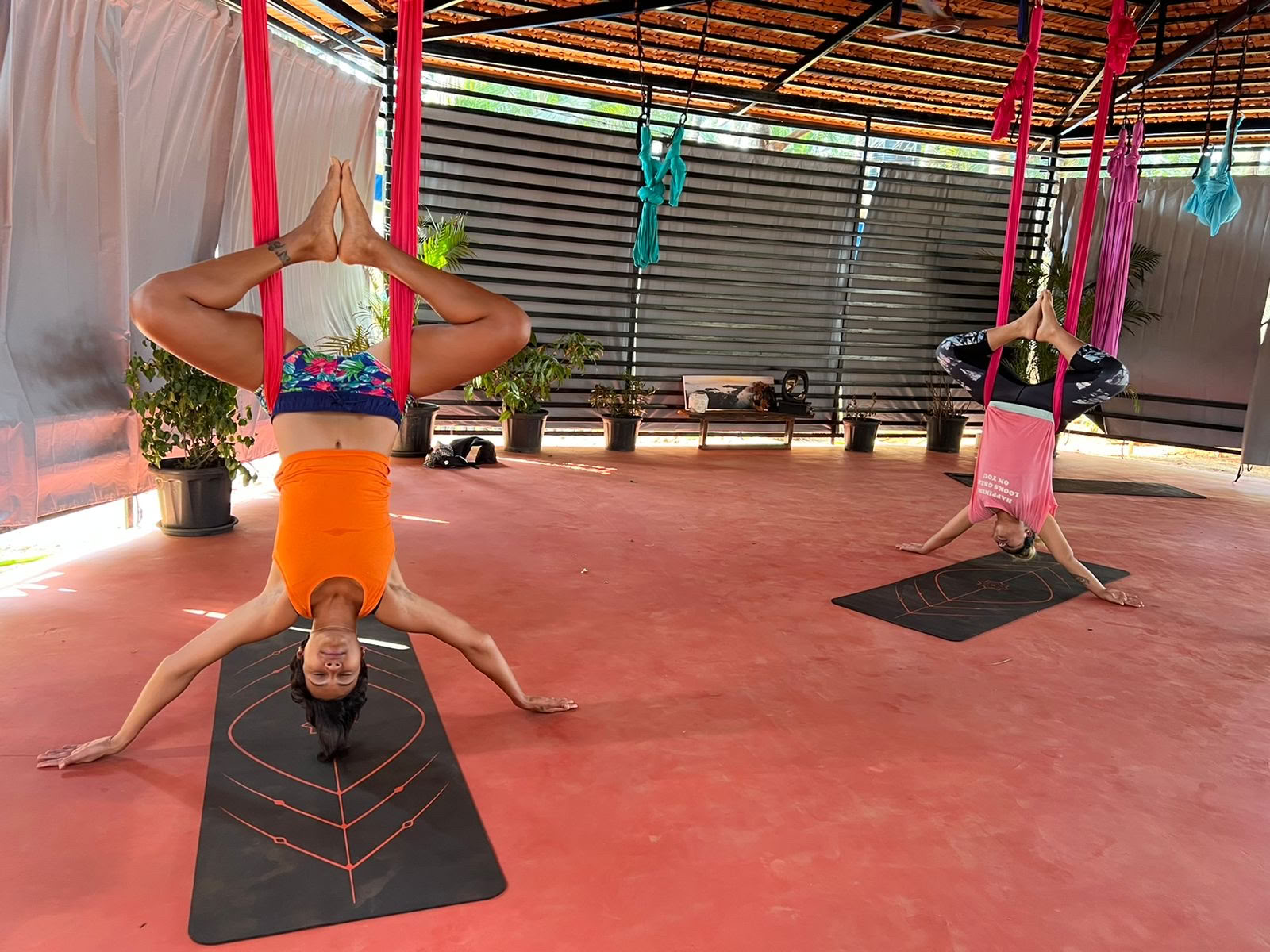 OM Studio Agonda - Aerial Yoga und Sound Healing in Goa
