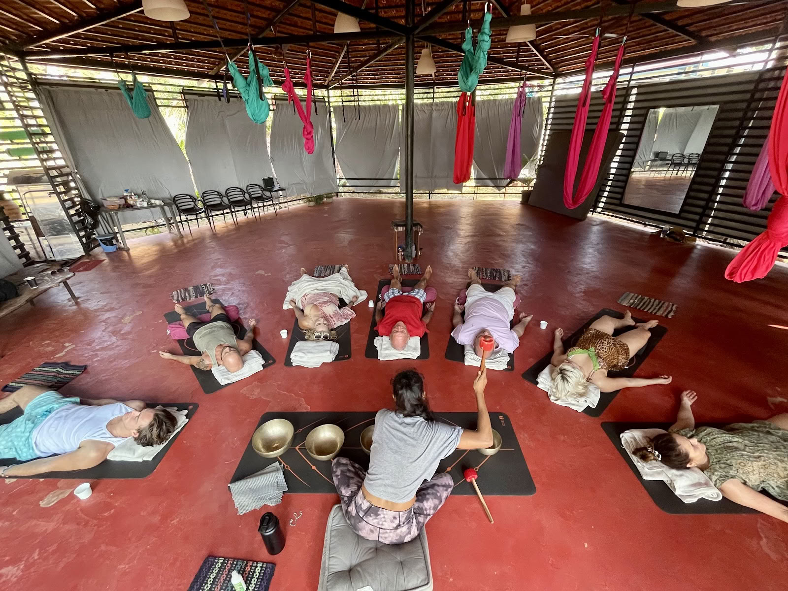 OM Studio Agonda - Aerial Yoga und Sound Healing in Goa