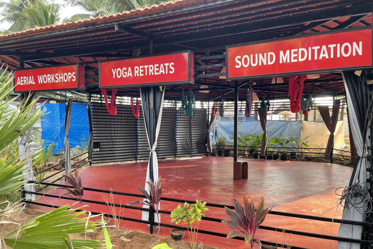 OM Studio Agonda - Aerial Yoga und Sound Healing in Goa