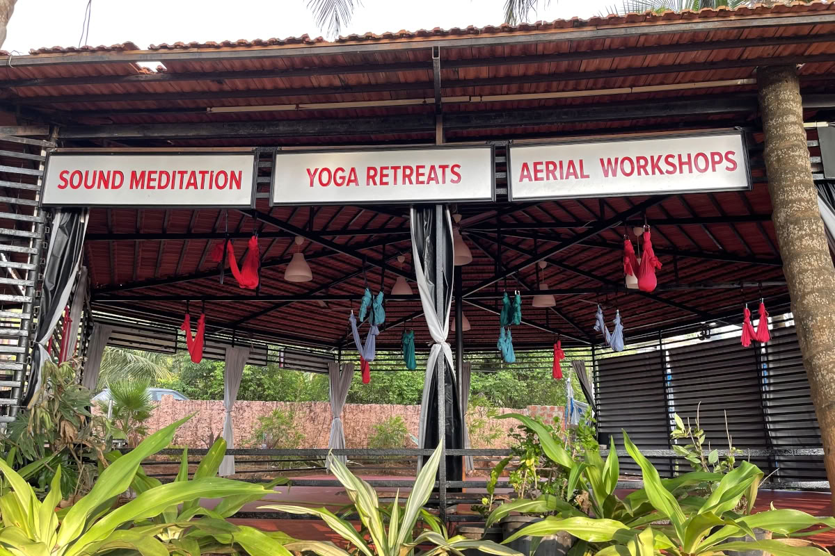 OM Studio Agonda - Aerial Yoga und Sound Healing in Goa