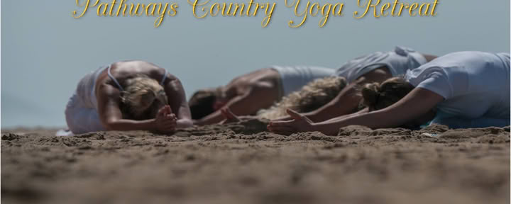 Yoga-Retreat auf dem Land entlang von Wegen