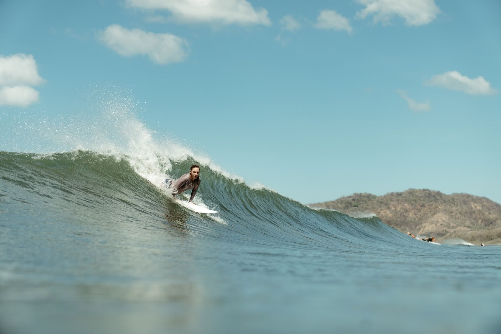 Surf- und Yoga-Retreat für Schwestern