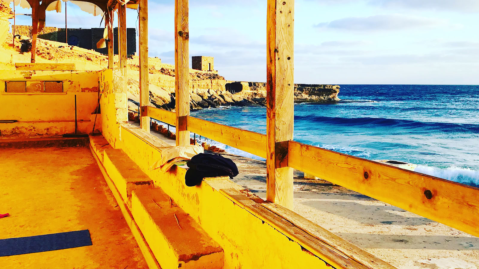 Gelber Felsen Yoga Gozo