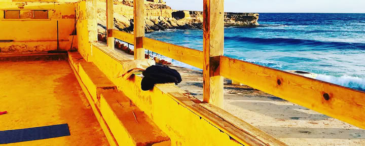 Gelber Felsen Yoga Gozo