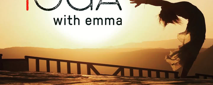 Yoga mit Emma im Holzschuppen