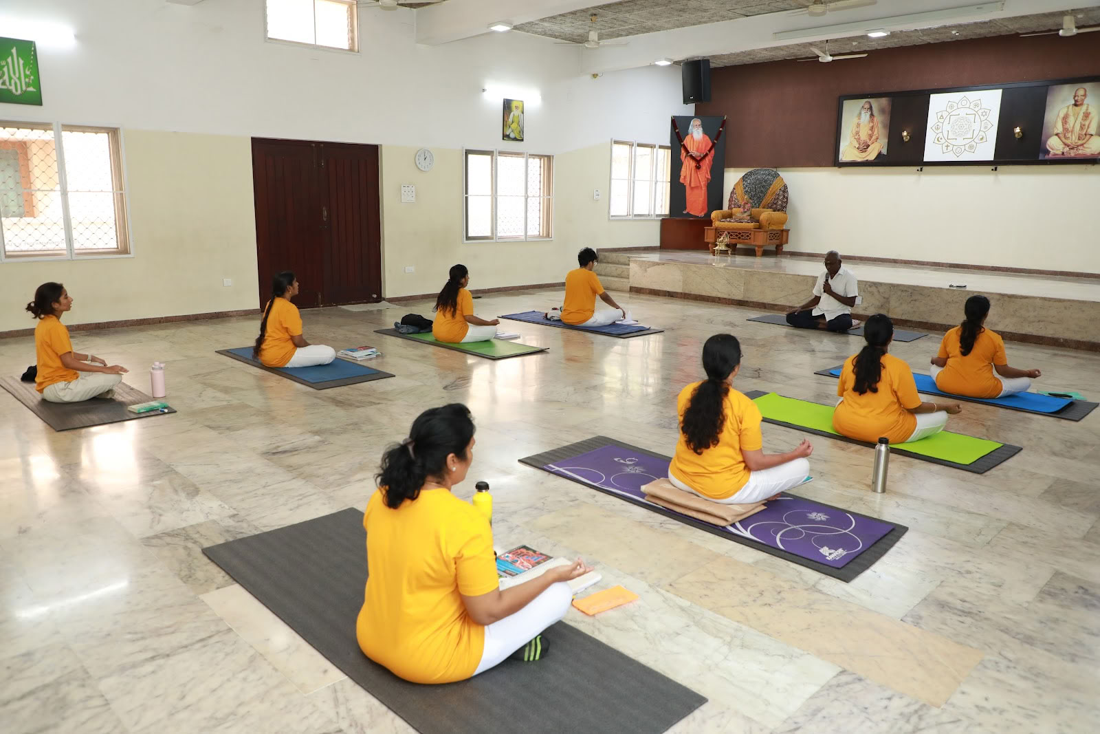 Integral-Yoga-Institut
