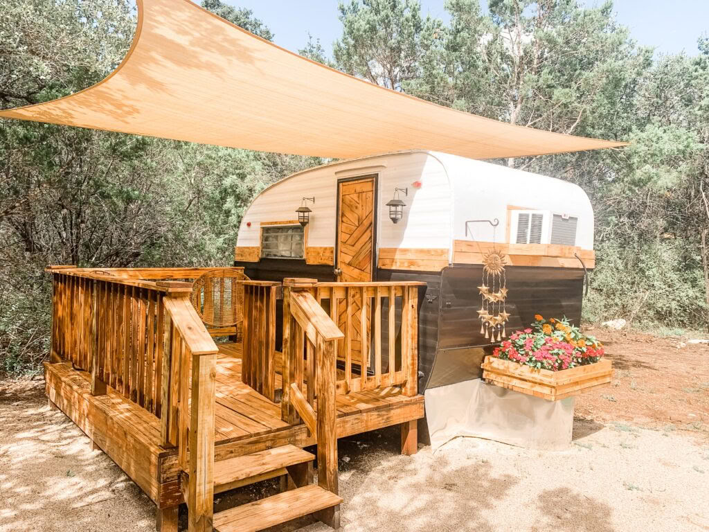 Private Sun-Chaser Vintage-Trailer-Unterkunft