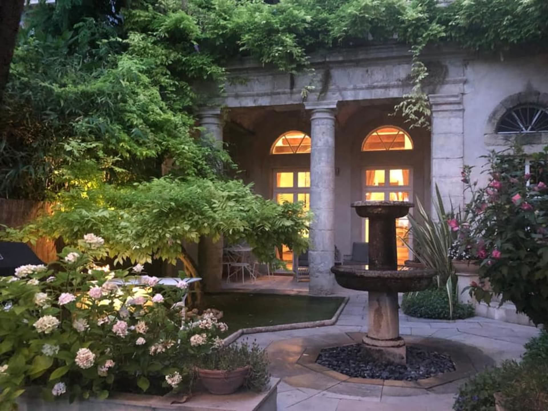 Neffiès Suite