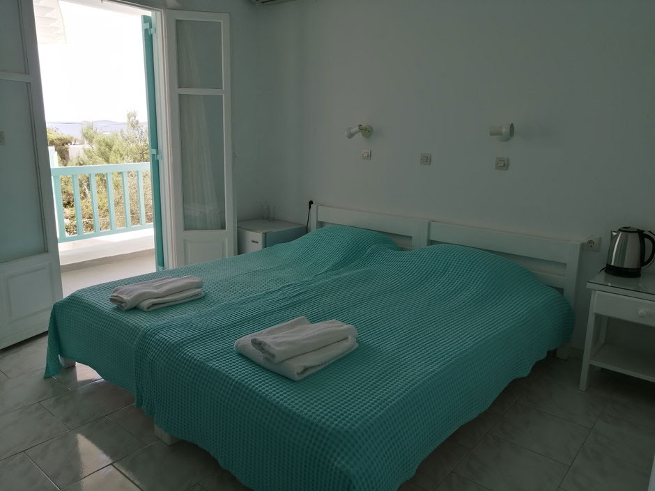 Zimmer mit Balkon und Meerblick