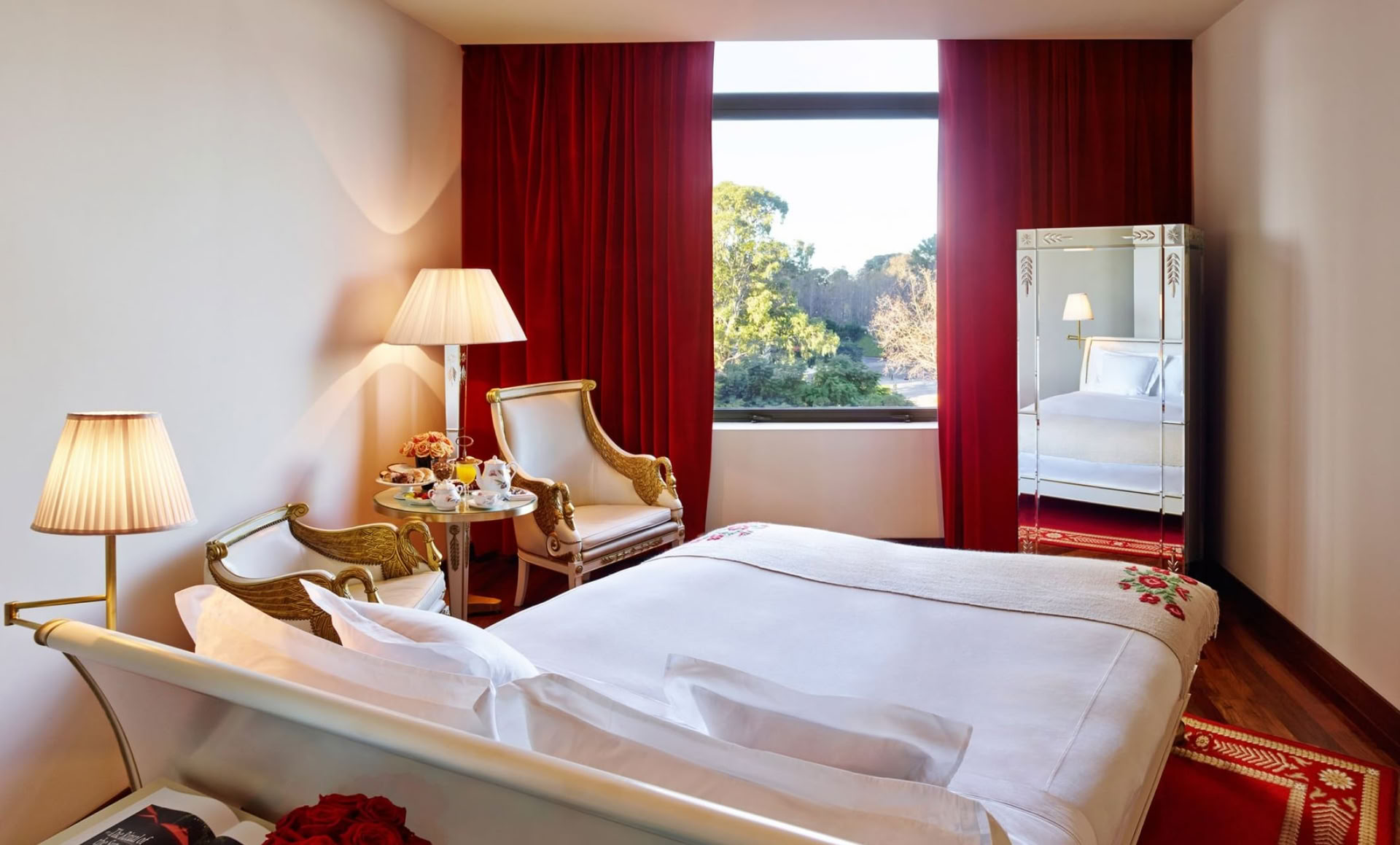 Barrierefreies Zimmer mit Parkblick