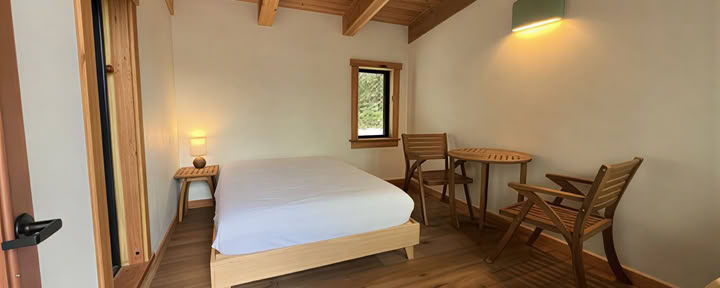 The Grove (1 queen bed)