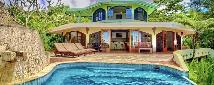 1 guest in a PRIVATE Sky Forest Suite for 1 (air con)