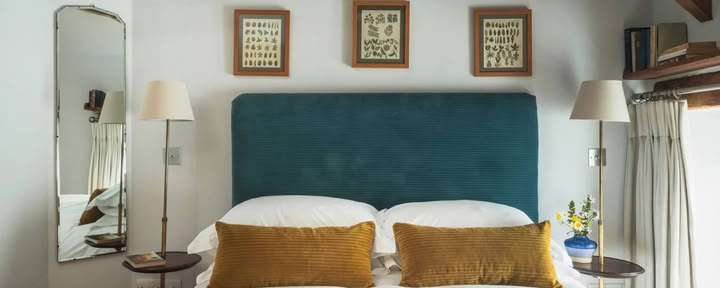 Geteiltes Zweibettzimmer mit eigenem Bad